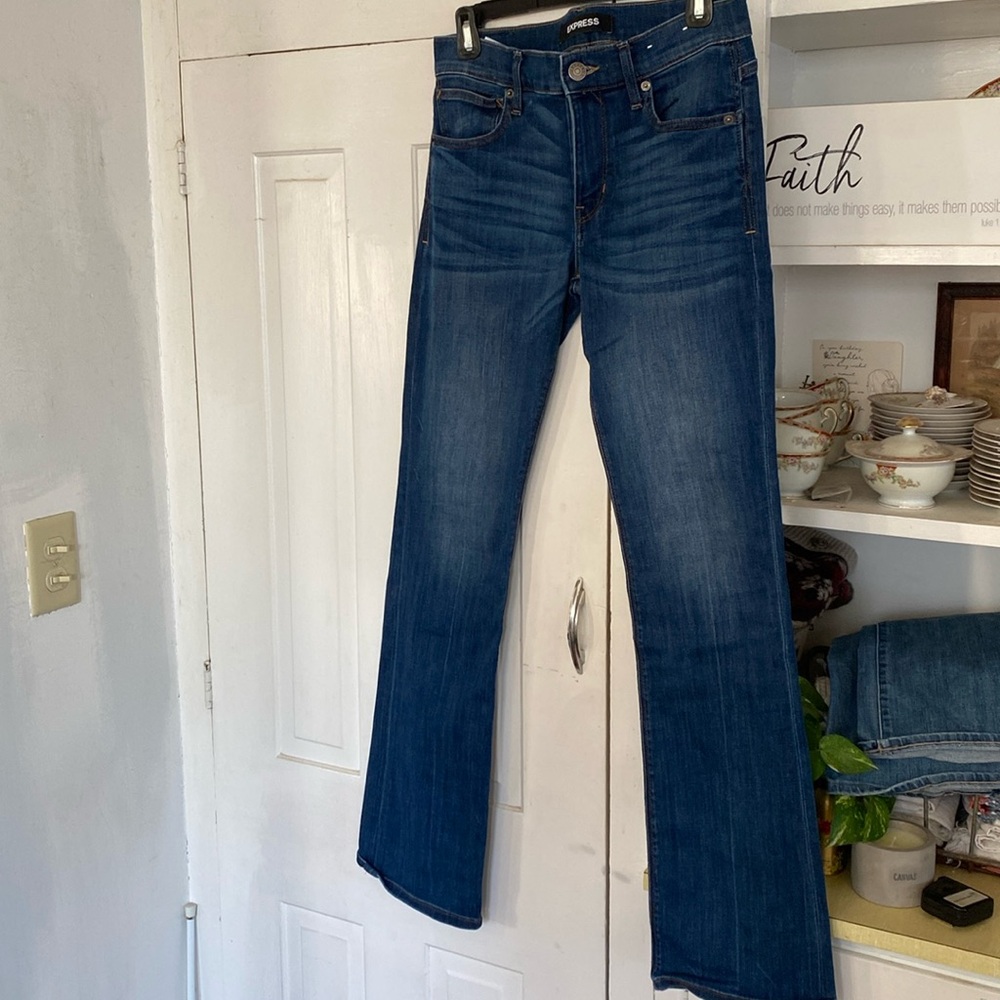Express barely boot midrise, size 4R